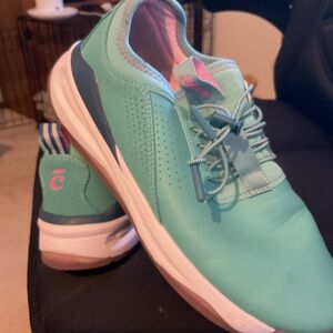 Clove sneakers aqua tone healthcare comfort construction  W 10. M 8.5